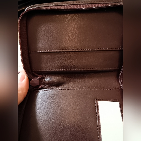 "Aigner Munich" Vintage Leather Wallets - Picture 3 of 9